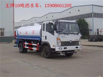 城市动脉的守护者 大型洒水车的多重角色