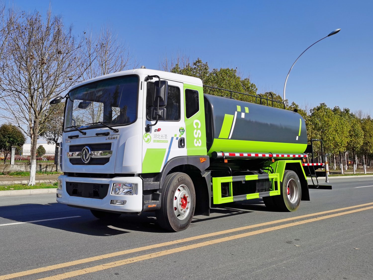 程力洒水车 城市清洁与绿化的专业伙伴